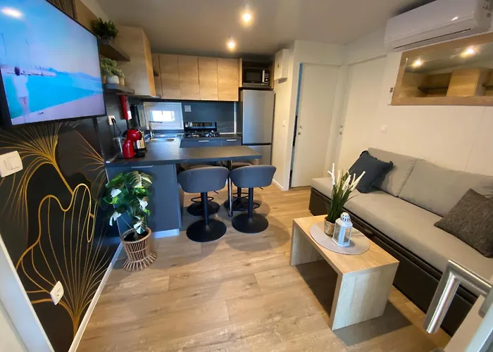 キャンプ場 Mobile Leonida ビオグラード・ナ・モル